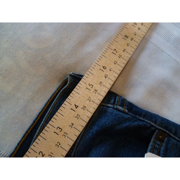 Levi Signature Jeans NWT Womens 28x30 Slim - Picture 3 of 7